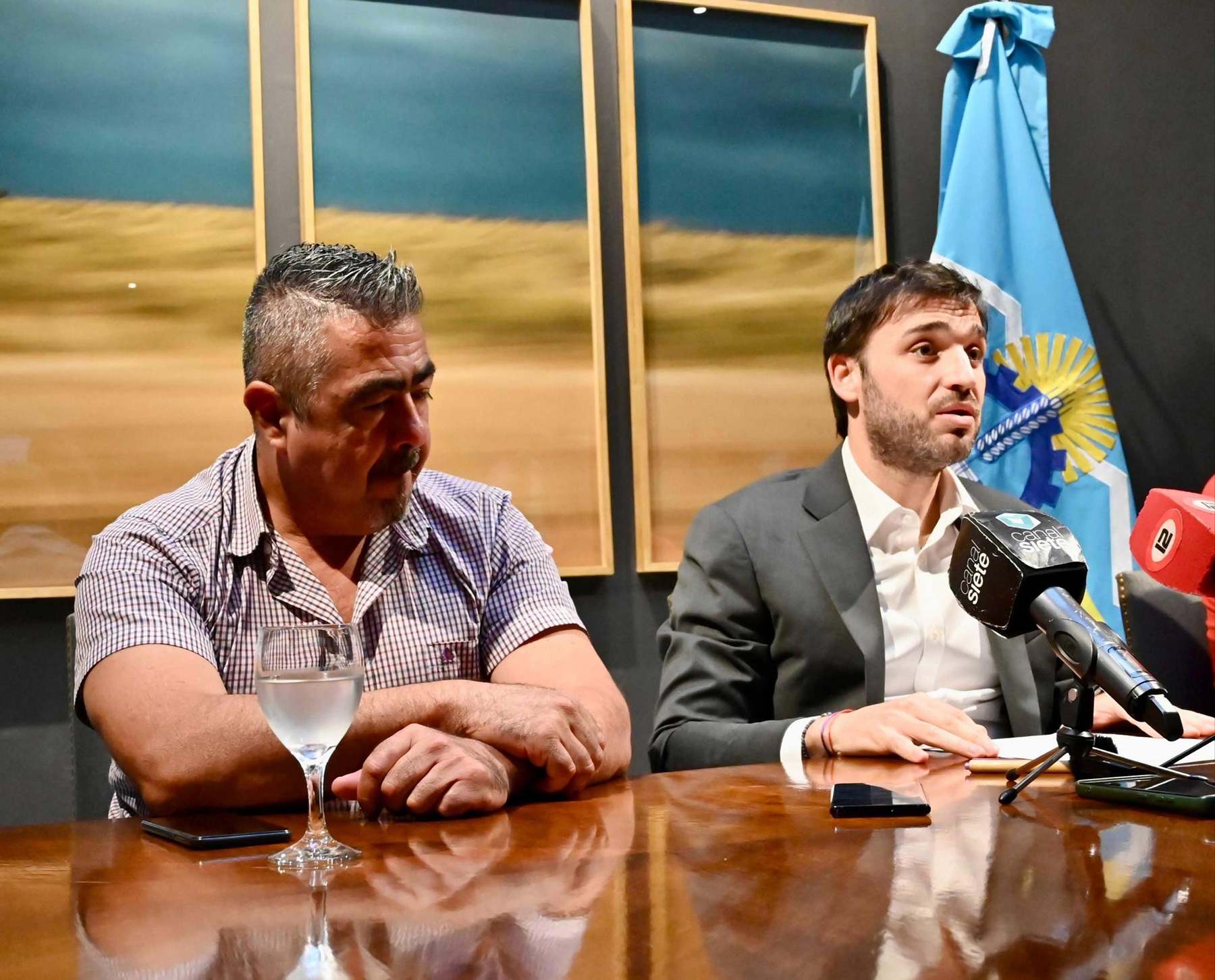 El ministro de Seguridad y Justicia de Chubut, Héctor Iturrioz, y el gobernador Ignacio Torres. (Gentileza)