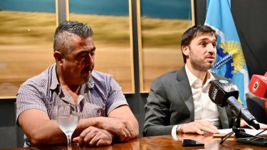 El ministro de Seguridad y Justicia de Chubut, Héctor Iturrioz, y el gobernador Ignacio Torres. (Gentileza)