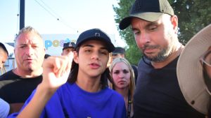 Valentino Merlo, antes de su show en la Fiesta de la Confluencia, apareció entre la gente: qué dijo