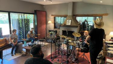 Jimmy Rip y Los Comodines, en el estudio Abasto Mosterland, de Buenos Aires, en enero pasado.