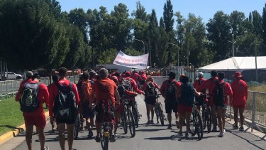 Guardavidas cortaron la Isla 132 en Neuquén: este martes movilizan a la Municipalidad por los salarios