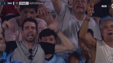 Luego del segundo gol de la Lepra mendocina, los hinchas explotaron contra el DT.