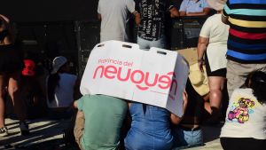 Calor y deshidratación en la Fiesta de la Confluencia: el mensaje a prestar atención en la Isla 132