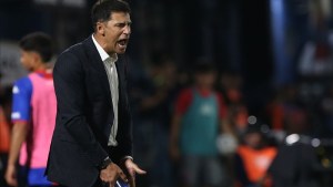 Sebastián Domínguez fue tratado de panelista tras la derrota de Vélez y estalló: «Fui campeón seis veces»