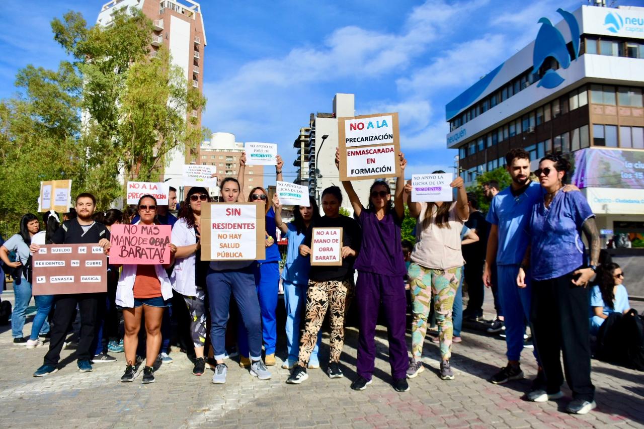 Protesta de residentes médicos de Neuquén. (Matías Subat)