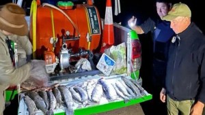 Pesca ilegal: los sorprendieron con 20 truchas y fuego sin permiso en un visitado río de Neuquén