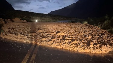 Video | Paso a Chile cerrado por aludes: el barro bloqueó el tránsito, cuándo se habilita