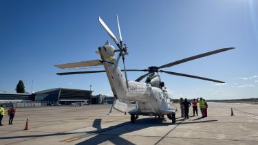 Se sumó un helicóptero de Chile al combate del incendio en el parque Lanín. Foto:  Gentileza Rolo_ Figueroa. 