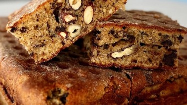 Cuadrados de banana y chocolate con toque casero