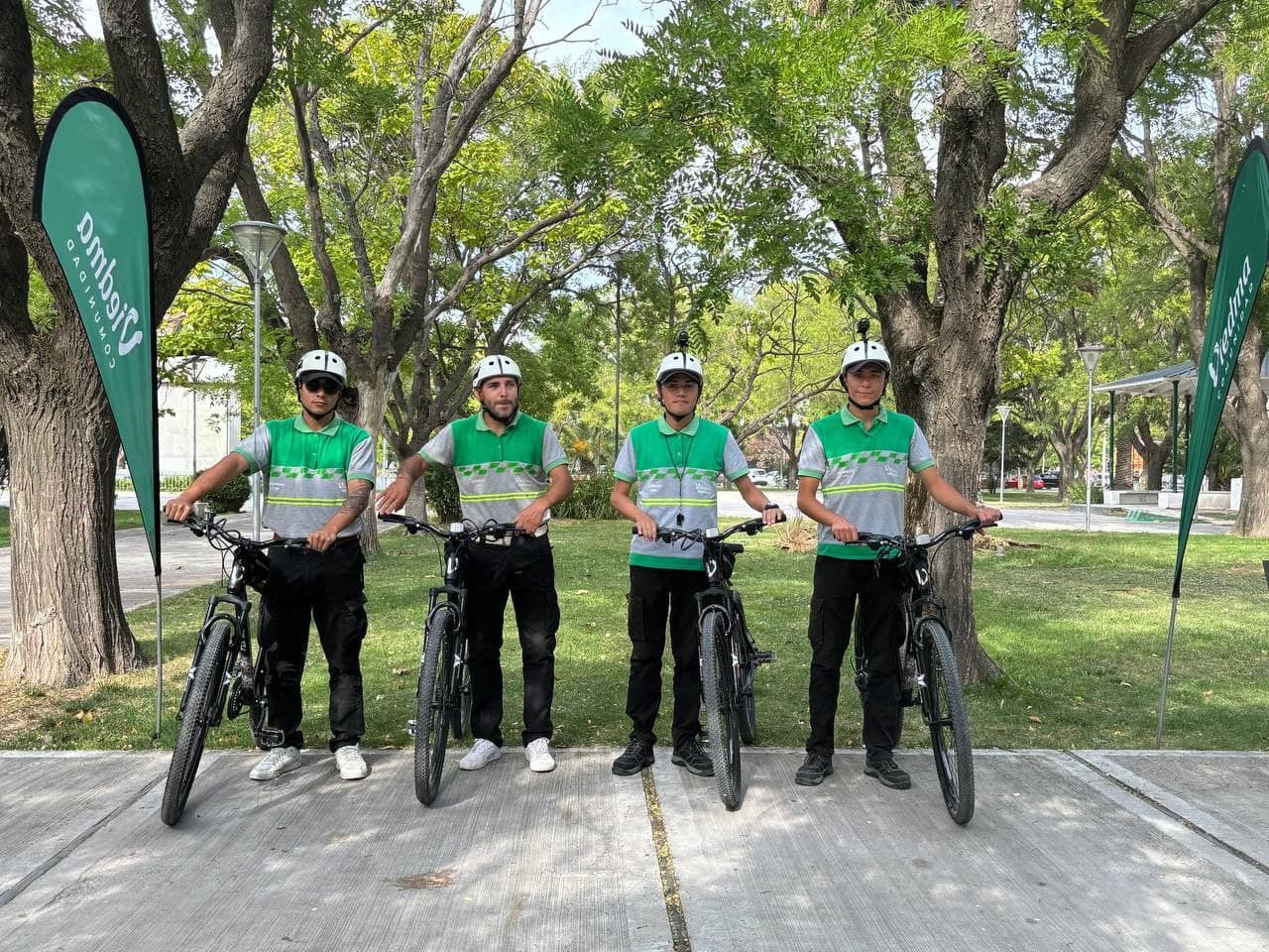 Los bici- inspectores del municipio de Viedma comienzan a trabajar en las calles del microcentro. Foto: Gentileza