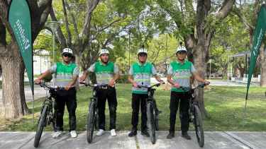 Los bici- inspectores del municipio de Viedma comienzan a trabajar en las calles del microcentro. Foto: Gentileza