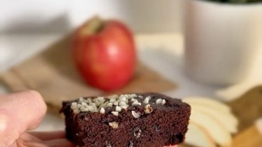 Mini brownie con manzana, sin harinas y en microondas
