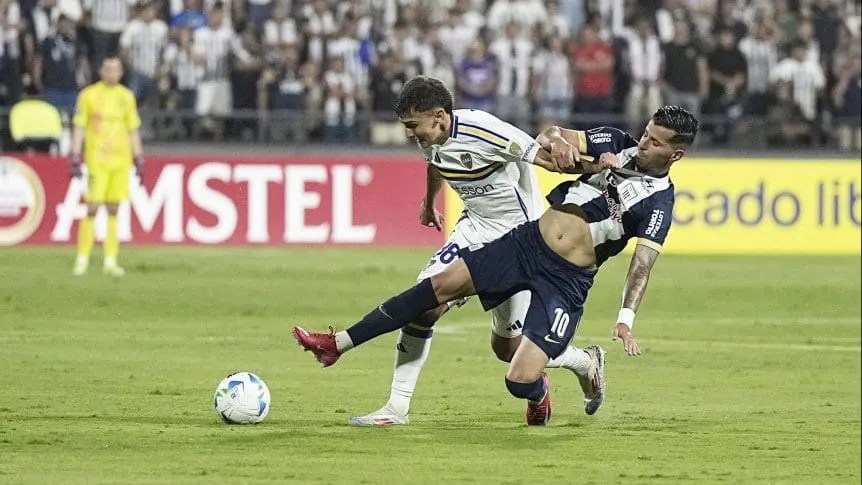 Rey Domenech salió lesionado en el entretiempo. (Foto: @Bocajrs)