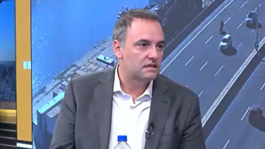 Video | Manuel Adorni criticó a Santiago Caputo por interrumpir de Javier Milei: le dijo «que no era necesario»