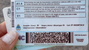 Licencia trucha: la mujer es de Neuquén, la detectaron en Centenario y dijo que la hizo en Allen