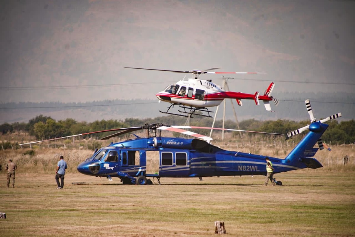 El gobierno de Neuquén tiene diez helicópteros combatiendo el fuego en el Parque Lanín. Foto: gentileza.