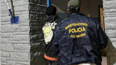 Imputan a un hombre por rociar con combustible y prender fuego a otro en Cipolletti