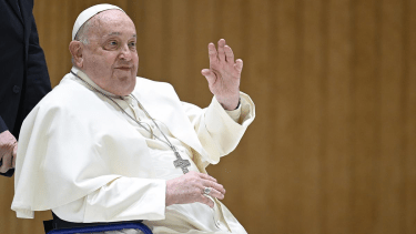 Qué es la infección respiratoria polimicrobiana: la condición que sufre el papa Francisco