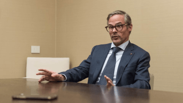 Quién es Foster Gillett, el magnate que prometió millones y ahora mantiene en vilo al fútbol argentino