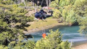 Incendio al sur de Bariloche: el fuego cruzó la frontera y Chile dispuso el combate con tres helicópteros