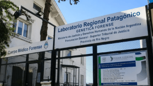 Restos humanos en un canal de Roca: cómo es el proceso para identificar de quién es el pie