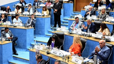 Las prórrogas fueron aprobadas por mayoría. Foto: Marcelo Ochoa.