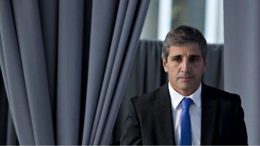 Luis Caputo sostuvo que "puede haber volatilidad" con el dólar, pero no "cimbronazo".