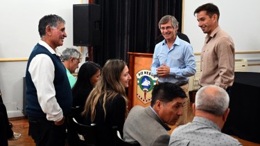 Los intendentes en el salón Gris de la Casa de Gobierno. Foto: Marcelo Ochoa.