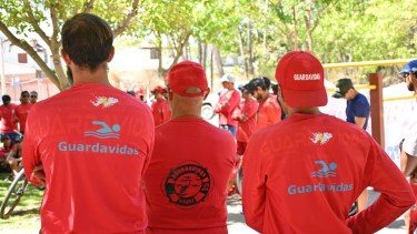 Guardavidas de Neuquén y Cipolletti se preparan para el verano 2026, cómo son las reválidas