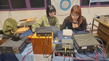 El Radio Club Roca operando desde la Facultad de Ciencias Sociales de la UNCo. 