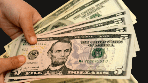 Chau dólar blue en Neuquén: se desplomó más de $100 este lunes 21 de abril de 2025