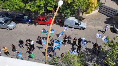 Los trabajadores del Hielo afuera del gremio, en Cipolletti.