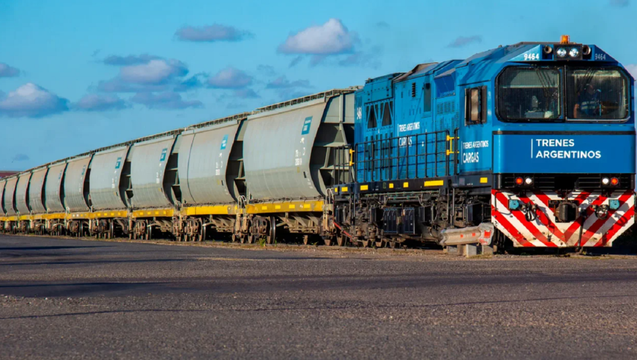 Javier Milei oficializó el inició la privatización total de Belgrano Cargas.