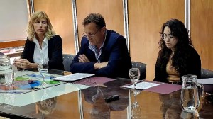 Cruces y una denuncia en el Tribunal de Cuentas de Regina por presunta violencia laboral