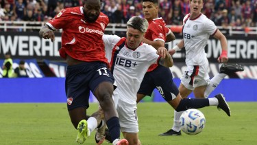 Independiente se quedó con el clásico ante San Lorenzo y alcanzó la punta de la zona B. 