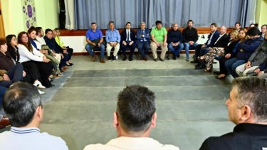 En Gobernador Costa, Ignacio Torres se reunió con intendentes de todos los colores políticos. (Foto: Gentileza)