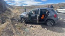 Imagen de Ruta 237: perdió el control, volcó y chocó contra la montaña en Piedra del Águila