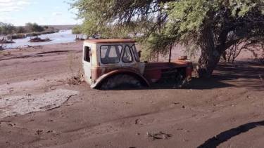 La tormenta que azotó Bahía Blanca dejó graves daños en La Pampa: el barro cubrió campos y autos