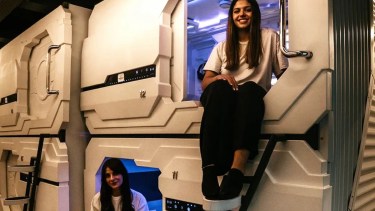 Dormir en una cápsula en el fin del mundo: el hotel que la rompe en Ushuaia