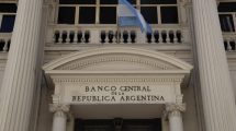 Imagen de Crisis de reservas: el BCRA cedió U$S1.153 millones en marzo y se acentúa la tensión cambiaria