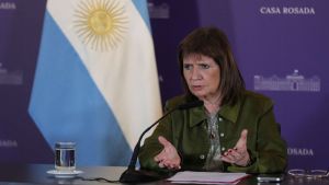 Insólito: la foto de un «barra» identificado por Patricia Bullrich en la marcha de los jubilados es del 2021