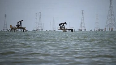 Una barcaza petrolera se hundió en Venezuela: hay un operario muerto, dos desaparecidos y seis heridos