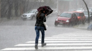 Domingo complicado para Neuquén y Río Negro: cuáles son las zonas afectadas por el alerta de lluvia