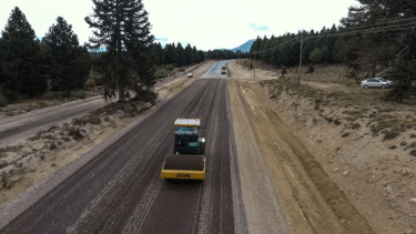 Asfalto para la Ruta 23 entre Neuquén y Chile. (Gentileza).