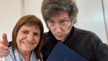 Javier Milei y la ministra de Seguridad de la “coincidieron en que no van a dar ni un paso atrás porque sino esto se lleva puesto al Gobierno”. Foto: Patricia Bullrich en red social X.