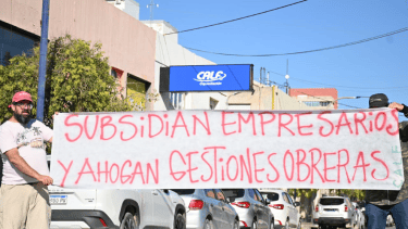 Video | Cerámica Neuquén exigió a CALF una tarifa diferenciada con un corte de calle en el bajo de Neuquén