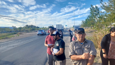 Video | Protesta en Ruta 7: Cerámica Neuquén reclamó por la tarifa de luz con una volanteada, este viernes