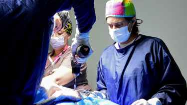 Emmanuel Bonisolo, el veterinario que innova en cirugía traumatológica. Fotos: Cecilia Maletti. 