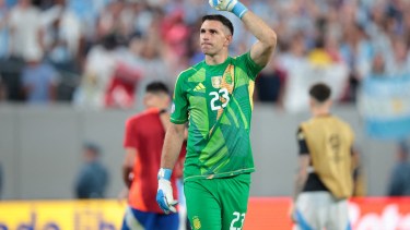 Dibu Martínez aterrizó en Argentina el viernes por la noche.