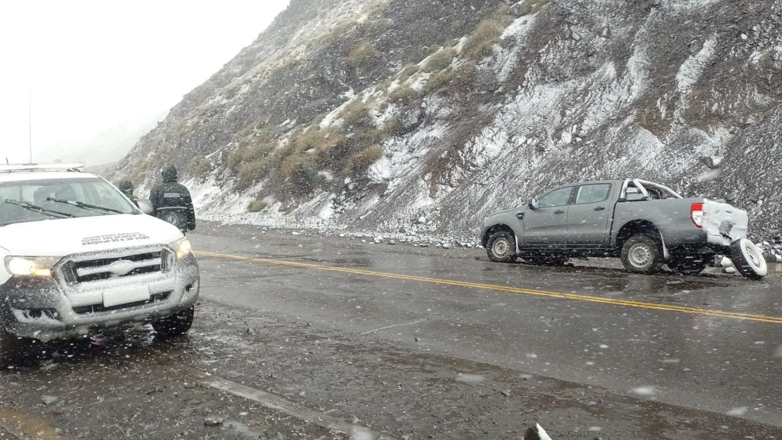 Hubo un derrumbe de rocas en una ruta de Neuquén y piden circular con ...